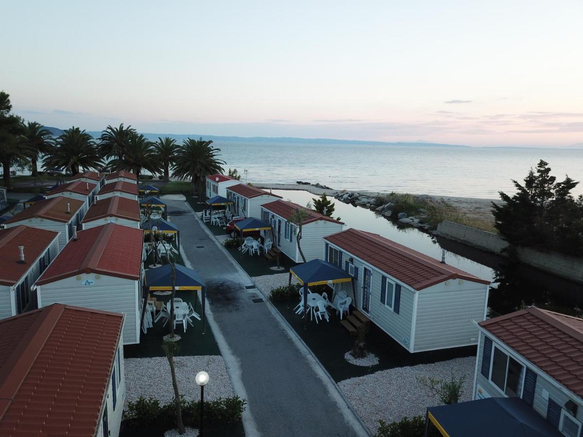 Happy Camp mobile homes in Castello Camping&Summer Resort Neos Marmaras Esterno foto